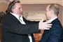 Gérard Depardieu omfavner Putin