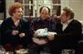 en familie i en sofa
