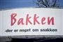 Et skilt med Bakken