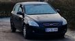 Den sorte Kia Ceed set forfra.