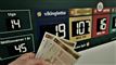 Person med to Eurojackpot-kuponer