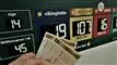 Person med to Eurojackpot-kuponer