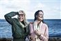 Linse Kessler og Stephanie fotograferet ved havet