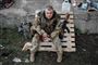 En soldat spiser