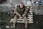 En soldat spiser