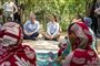 Kronprinsesse Mary og udviklingsminister Flemming Møller Mortensen møder repræsentanter fra værtssamfundet i Cox's Bazar i Bangladesh.