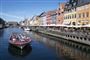 En turistbåd i Nyhavn