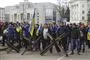 demonstranter med det ukrainske flag