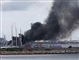 Båd i brand - sort røg
