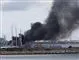 Båd i brand - sort røg