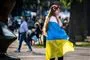 børn med ukrainsk flag
