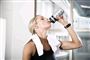 Fitness kvinde drikker *** Local Caption *** International bureau