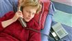 gammelt billede af kvinde der taler i telefon 