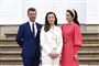 Kronprinsparret med prinsesse Isabella imellem sig i anledning af hendes konfirmation.