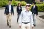 ung mand med studenterhue