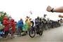 En cykelrytter knokler derudaf