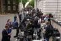 mange mennesker der venter