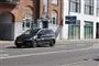 politi holder ved huse