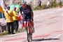 En cykelrytter knokler derudaf