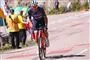 En cykelrytter knokler derudaf