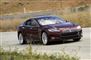 en Tesla S på en vej