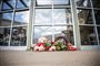 Blomster foran et shoppingcenter
