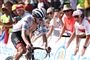 En cykelrytter knokler derudaf
