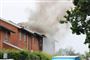 voldsom røg fra brand i villa