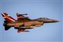 f16-fly i luften