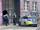 Politiet taler med to personer
