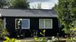 brandmand ved lille hus
