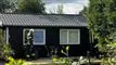 brandmand ved lille hus