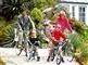 En familie på cykler