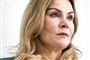 Helle Thorning-Schmidt ligner en, der er ved at græde.