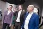 tre politikere poserer