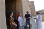 turister vises rundt i saudi arabisk by