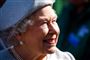 Dronning Elizabeth smiler