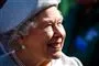 Dronning Elizabeth smiler