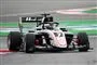 formel 2 bil på bane