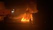 brandmænd kæmper med flammer