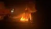 brandmænd kæmper med flammer