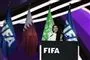 en mand taler ved FIFA
