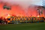 fans brænder fyrværkeri af