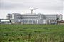 Byggeriet af det nye "supersygehus" i Nordjylland, nyt Aalborg Universitetshospital bliver både dyrere og længere, end det var ventet - selv med de budgetoverskridelser og forsinkelser, der allerede var meldt ud. Det fortæller Region Nordjylland mandag. Byggeriet, der her ses i 2018, forventes nu at bliver over en milliard kroner dyrere end ventet og seks år forsinket. (Arkivfoto).
