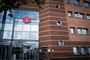 En 20-årig mand blev torsdag fremstillet i grundlovsforhør ved Retten i Lyngby for at have bedraget en ældre mand ved at udgive sig for at være politimand. Han erkendte sig skyldig. Flere medgerningsmænd menes at være på fri fod. (Arkivfoto).