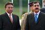 Pakistans premierminister overlever mordforsøg