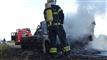 bil i brand slukkes