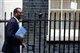 en mand ved Downing Street