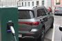 En Mercedes bliver ladet op