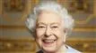 Dronning Elizabeth smiler